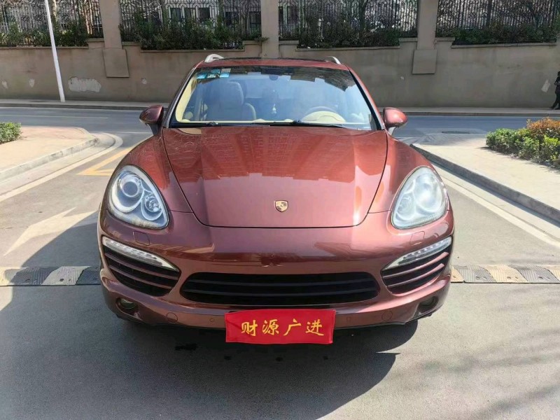 东营13年保时捷卡宴1