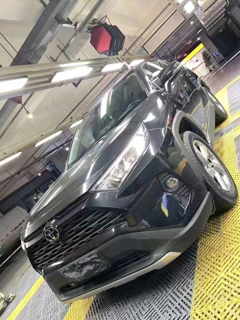 成都22年丰田RAV42