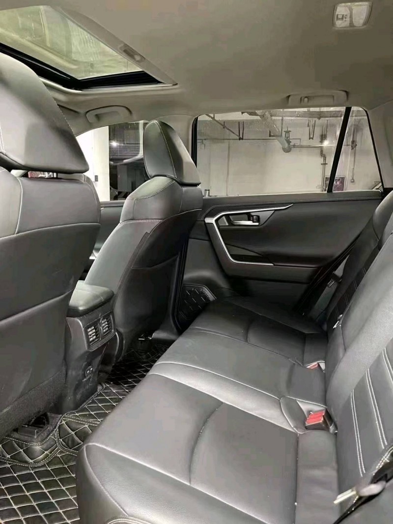 成都22年丰田RAV44