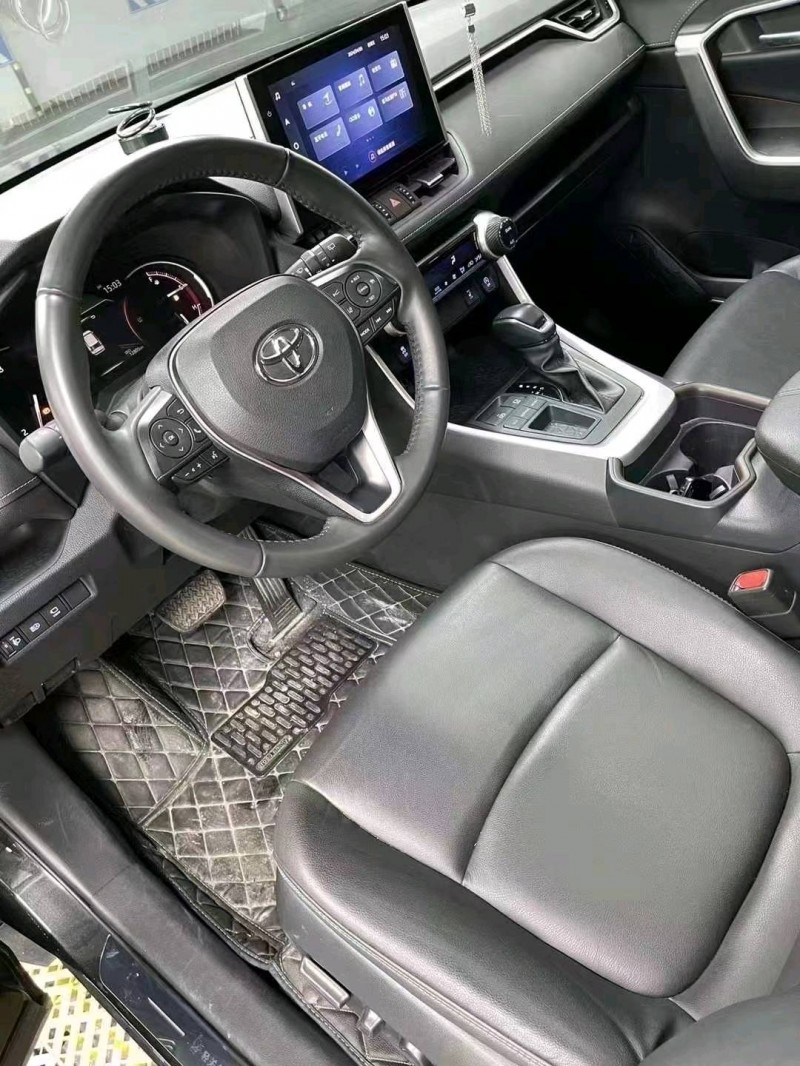 成都22年丰田RAV46