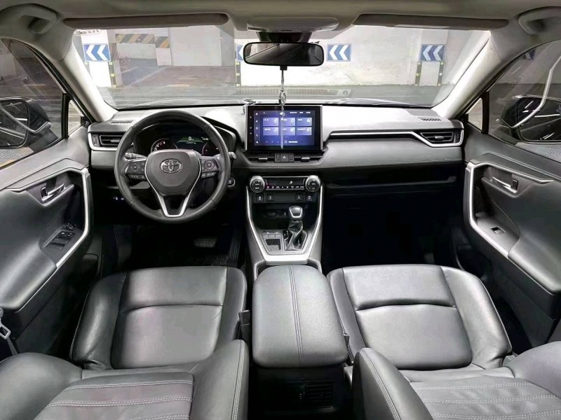 成都22年丰田RAV49