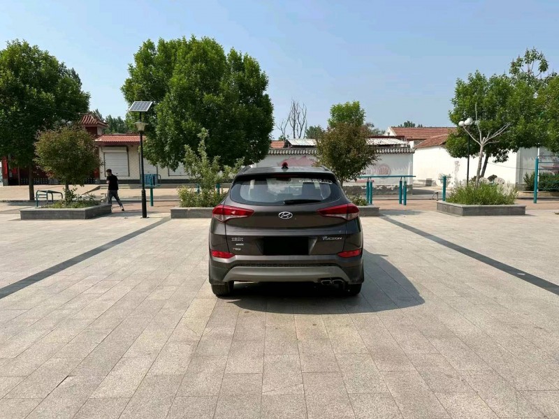 济南17年现代途胜9