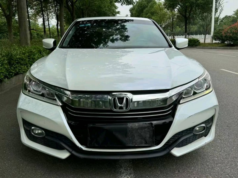 邵阳17年本田雅阁1