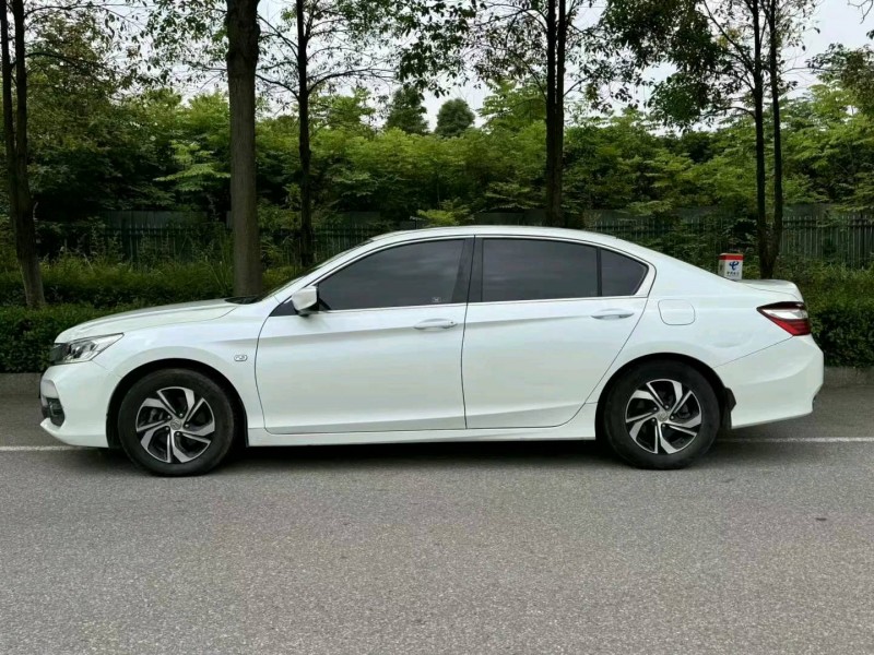 邵阳17年本田雅阁8