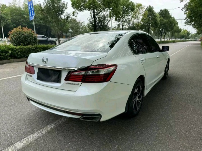 邵阳17年本田雅阁9