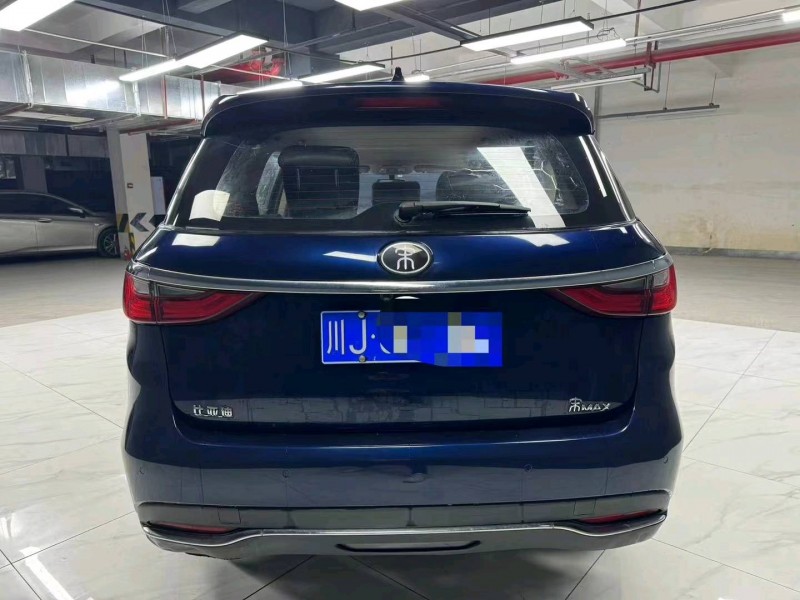 成都18年比亚迪宋8