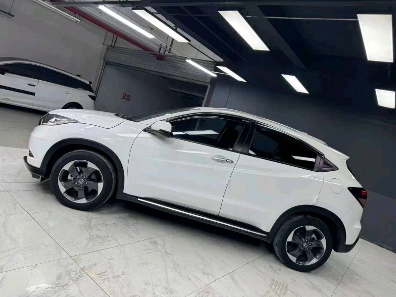 成都19年本田缤智3