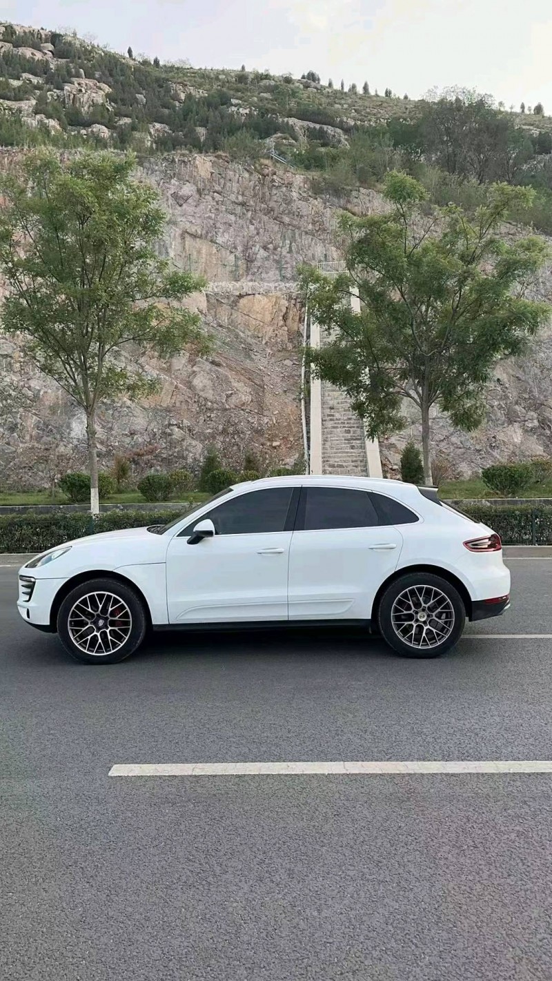 烟台16年保时捷Macan3