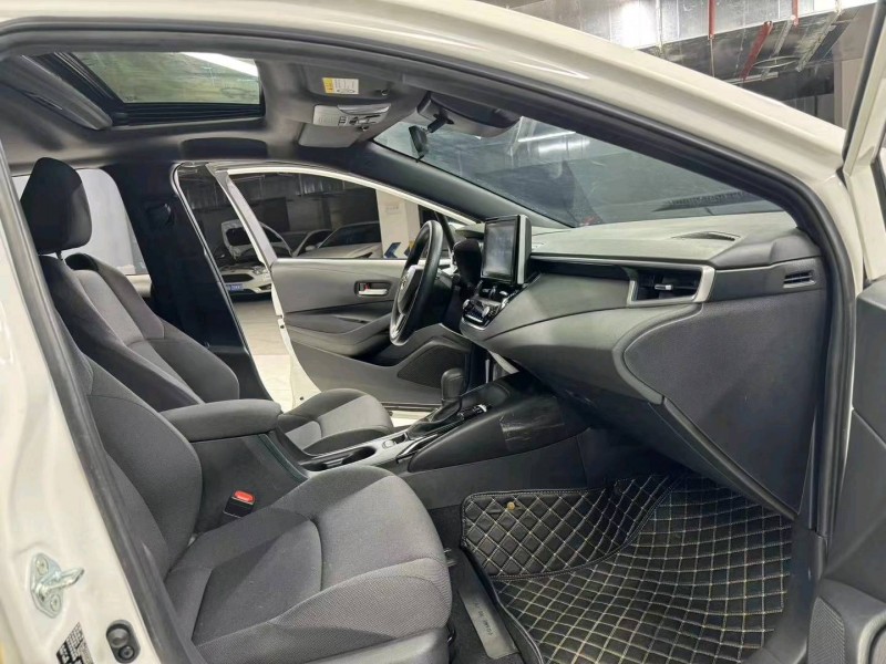 成都23年丰田雷凌7