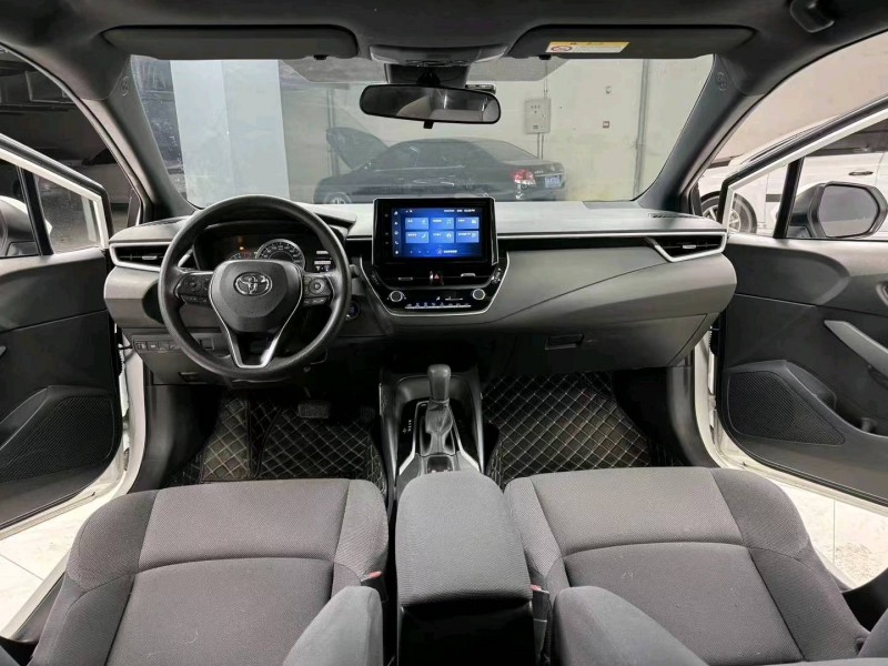 成都23年丰田雷凌9