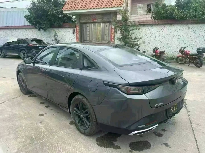 保定24年长安汽车逸达8