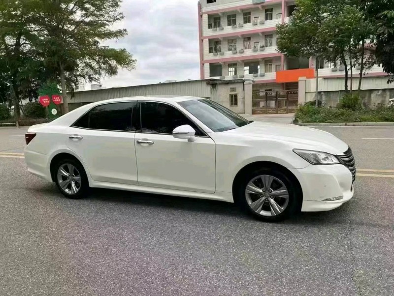 汕头17年丰田皇冠2