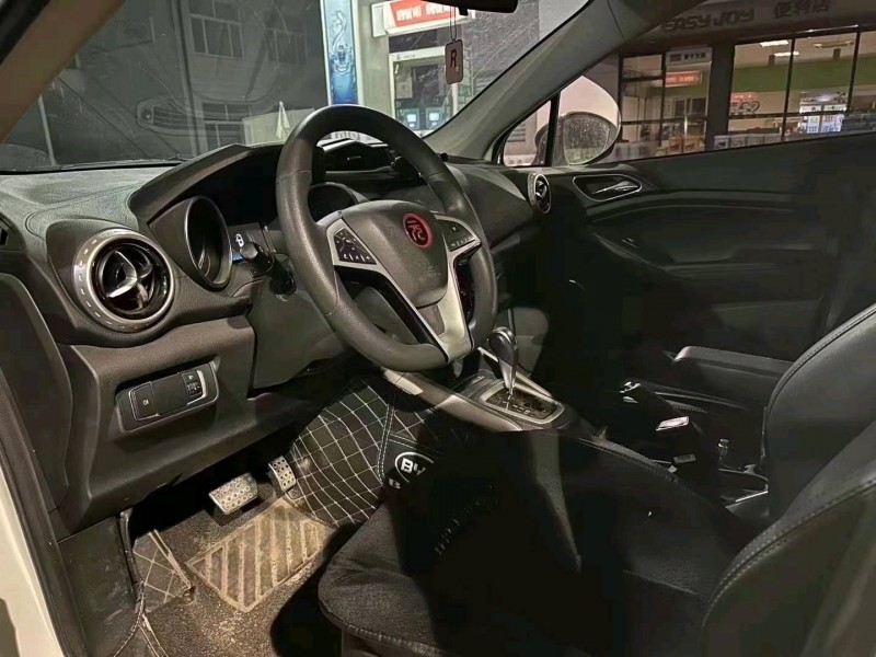 东营17年比亚迪元7