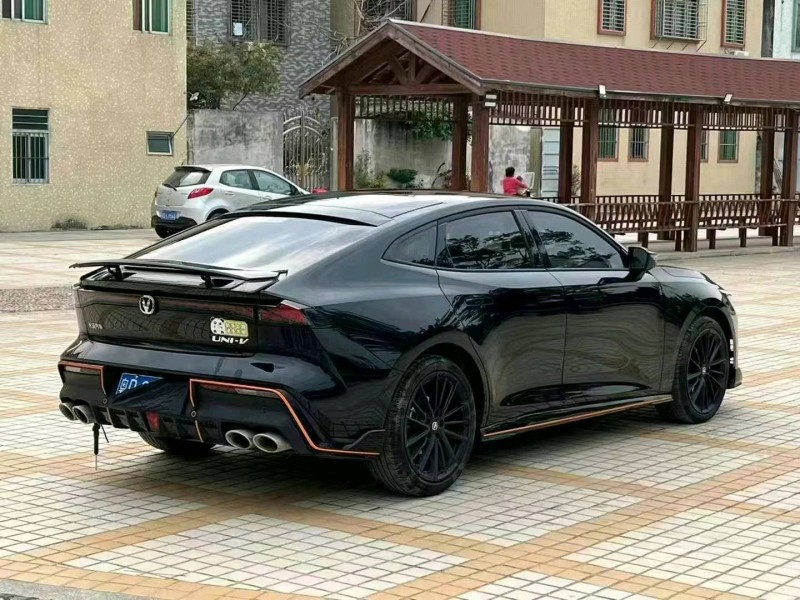 汕头23年长安汽车UNI-V8