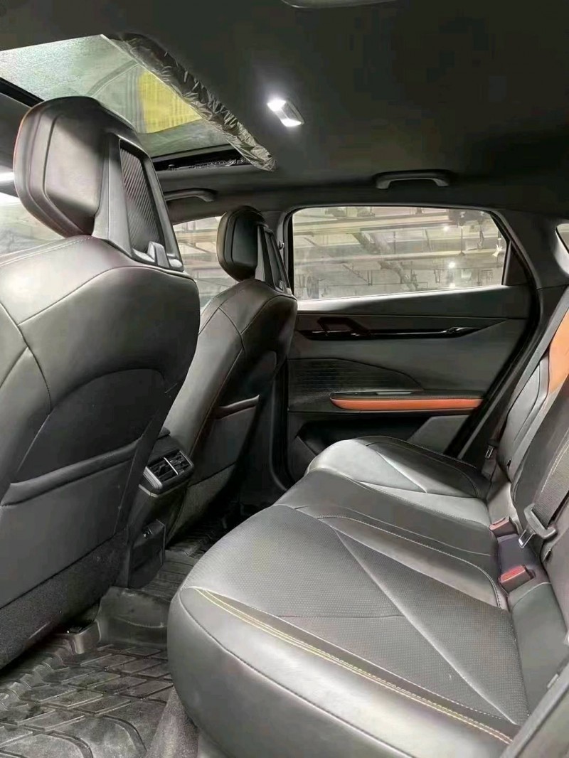 成都23年长安汽车UNI-V7