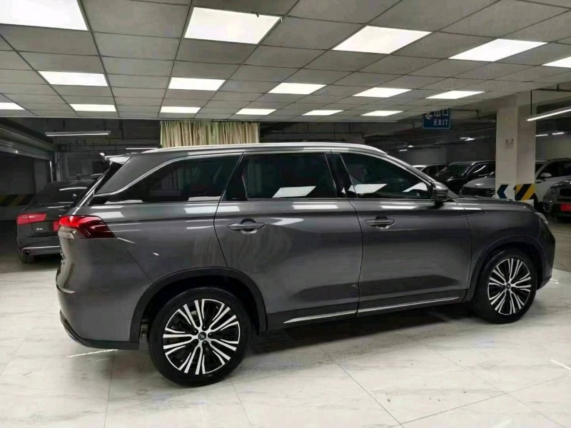 成都21年长安汽车欧尚8