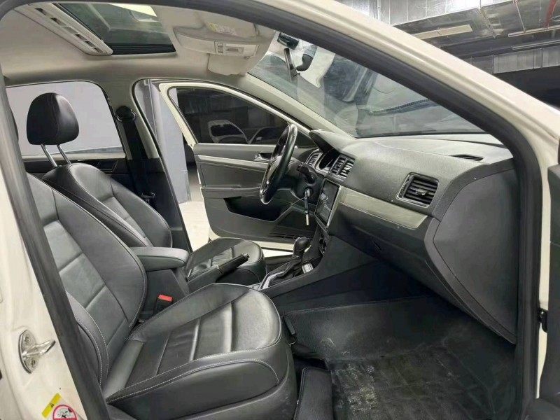 成都16年大众朗逸9