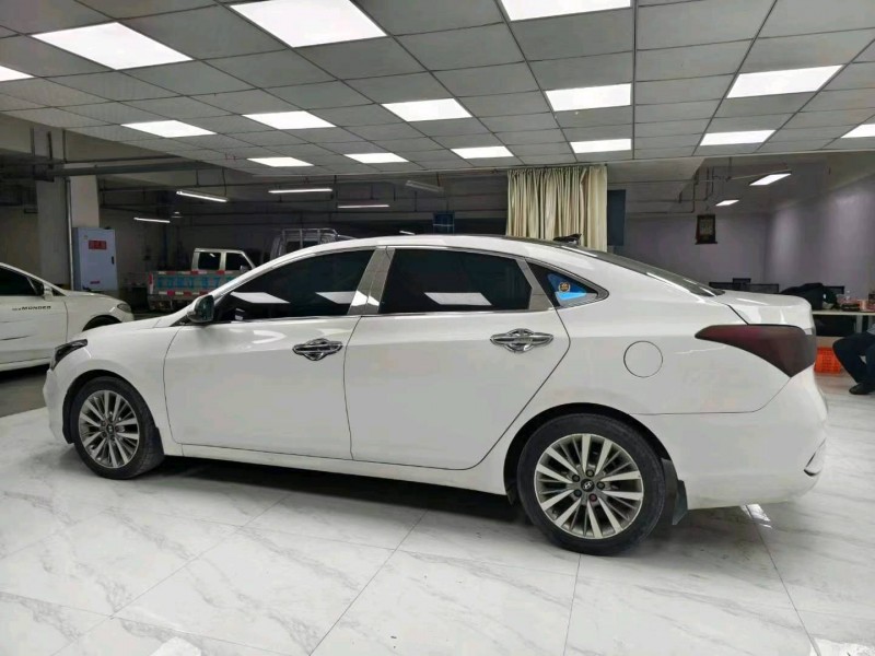 成都17年现代名图8