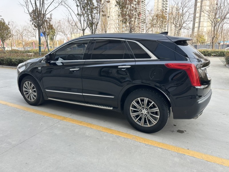 济宁19年凯迪拉克XT55
