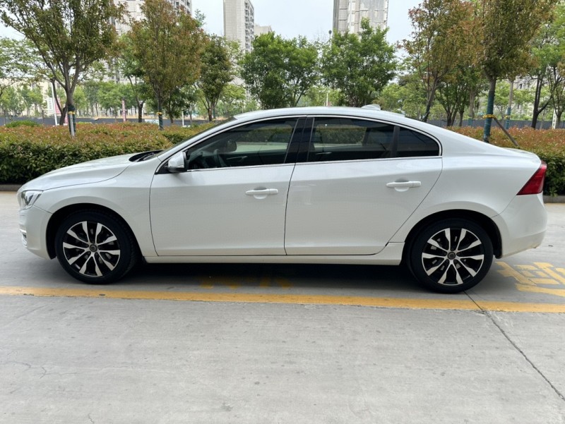 济宁19年沃尔沃S60L5