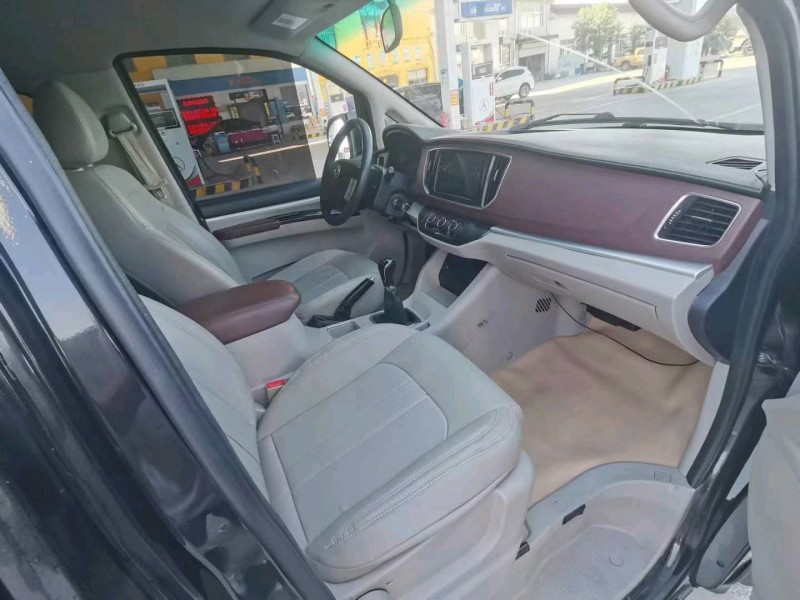 保定17年东风菱智4