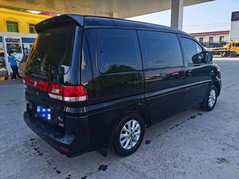 保定17年东风菱智7