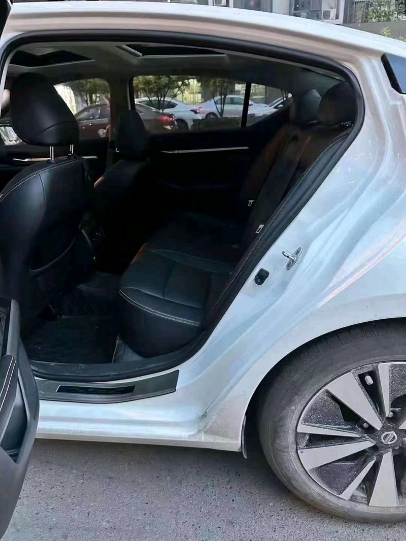 保定22年日产天籁5