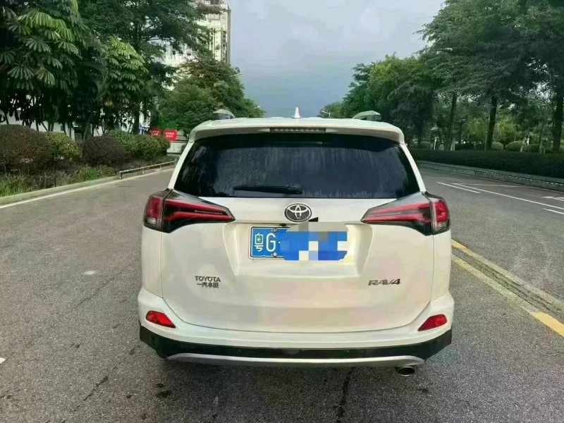 汕头18年丰田RAV4荣放9