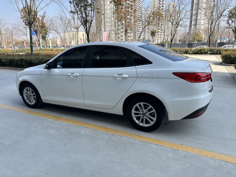 济宁20年福特福睿斯5