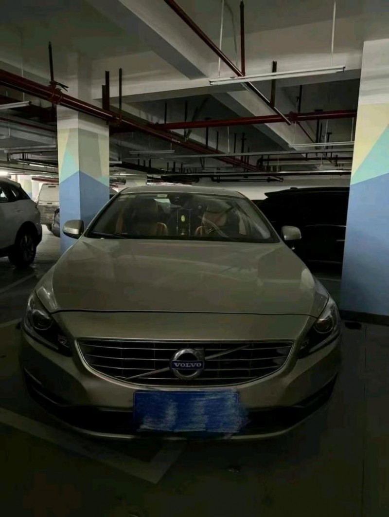 重庆16年沃尔沃S60L1