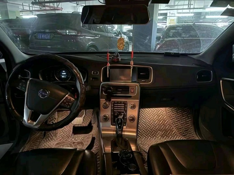 重庆16年沃尔沃S60L7