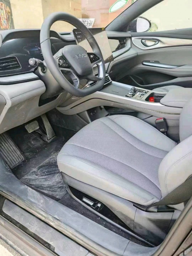 保定24年比亚迪海豹7