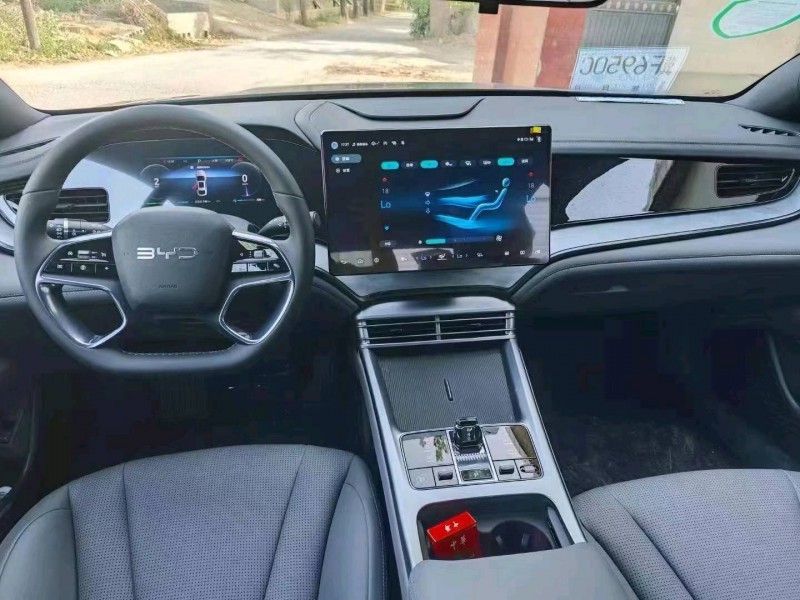 保定24年比亚迪海豹8