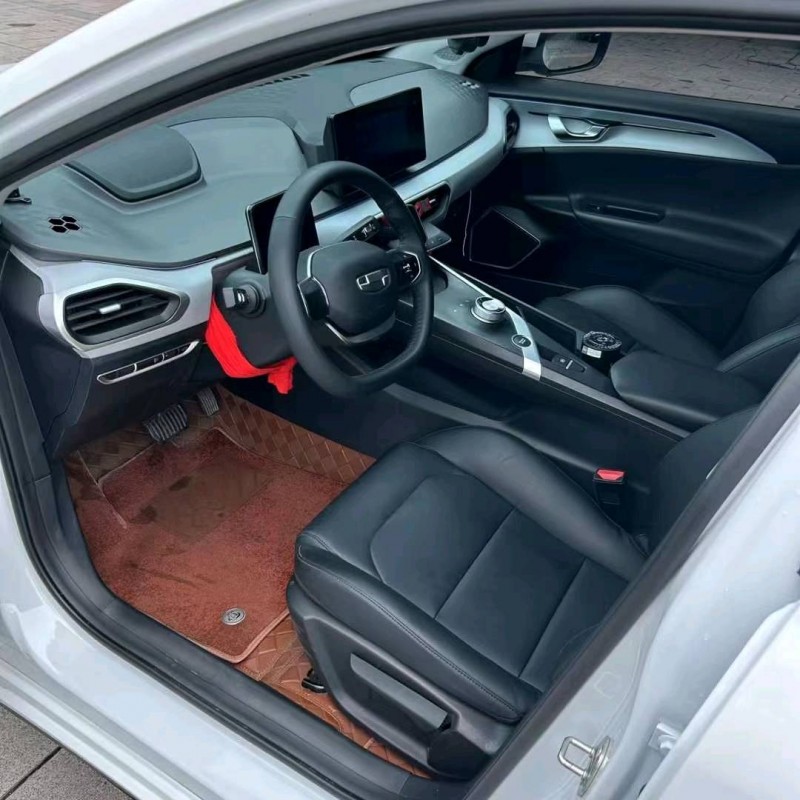 成都24年吉利几何4