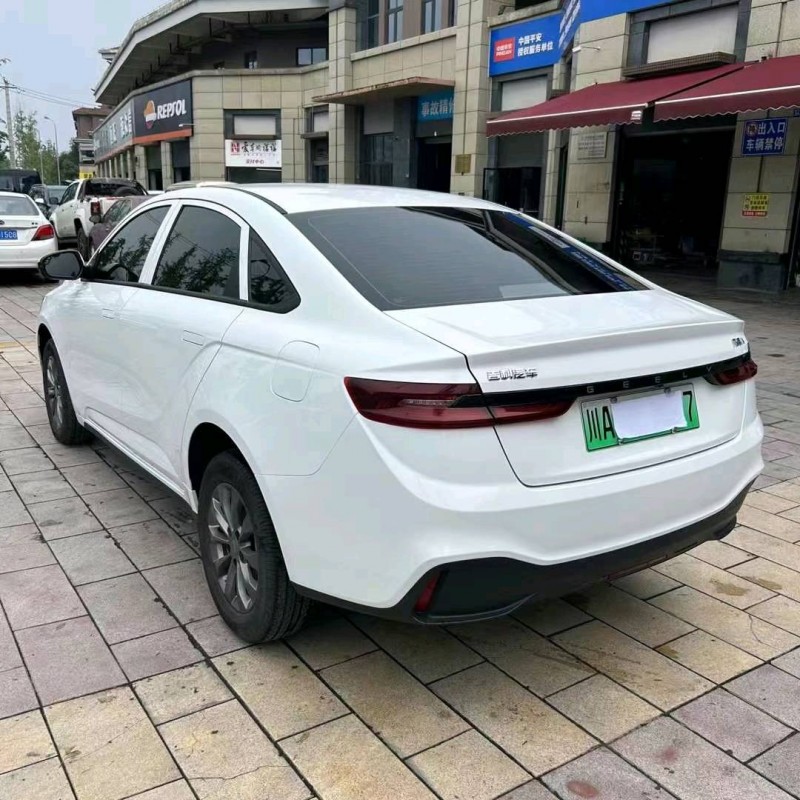 成都24年吉利几何7