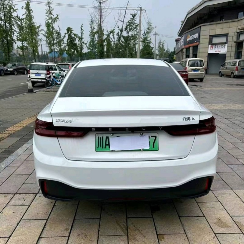 成都24年吉利几何8