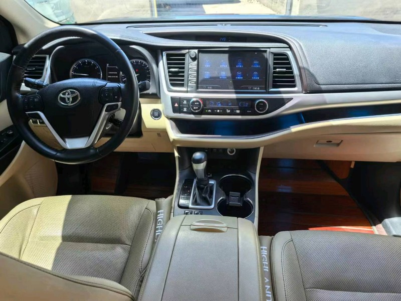 保定19年丰田汉兰达6