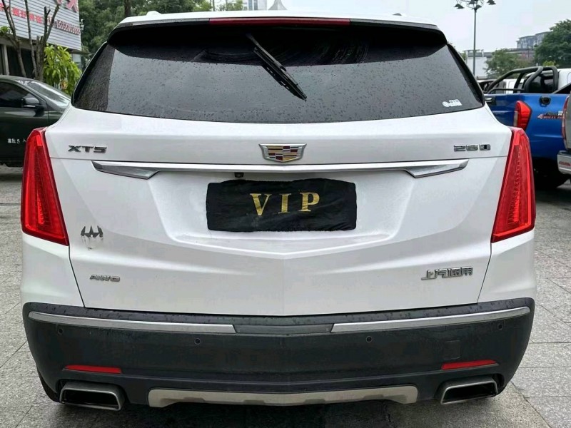 黃山16年凱迪拉克XT58