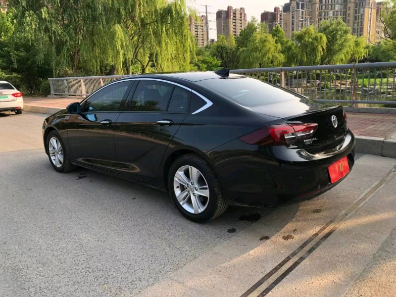 青岛18年别克君威6