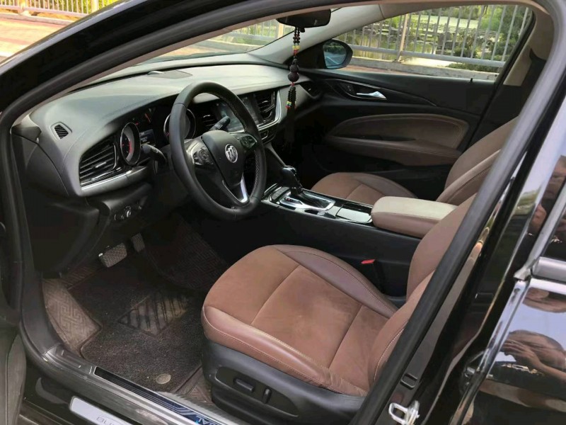 青岛18年别克君威7