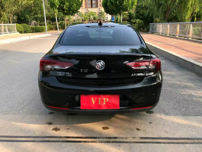 青岛18年别克君威8