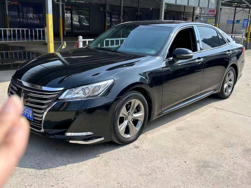 武汉17年丰田皇冠2