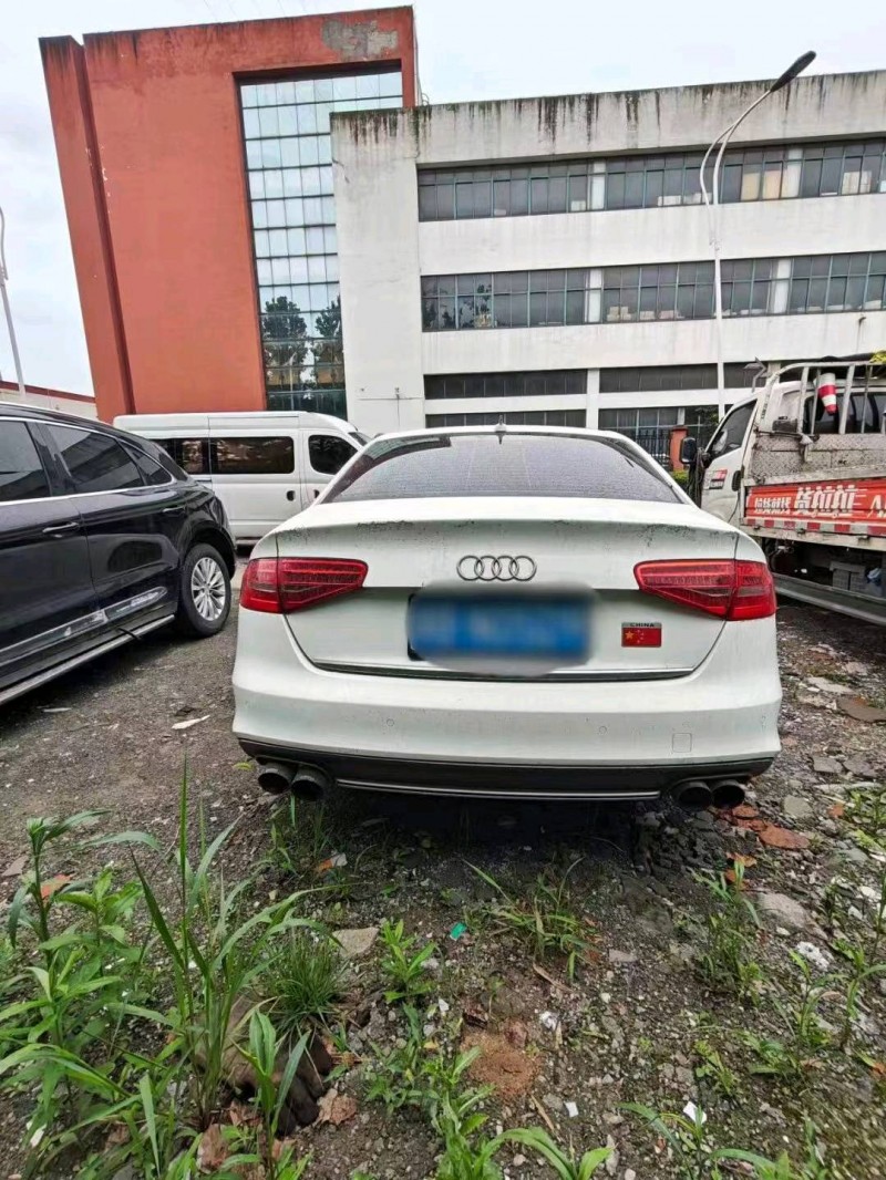 紹興16年奧迪A4L3