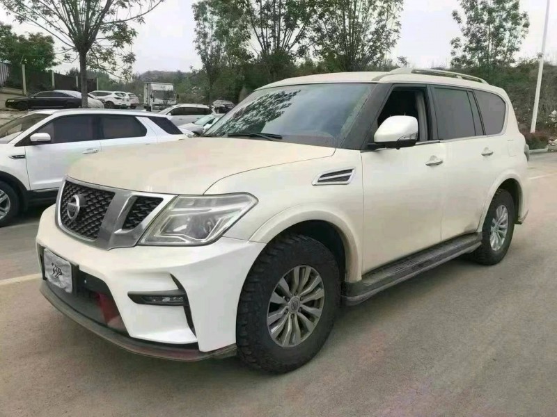 青岛17年日产途乐3