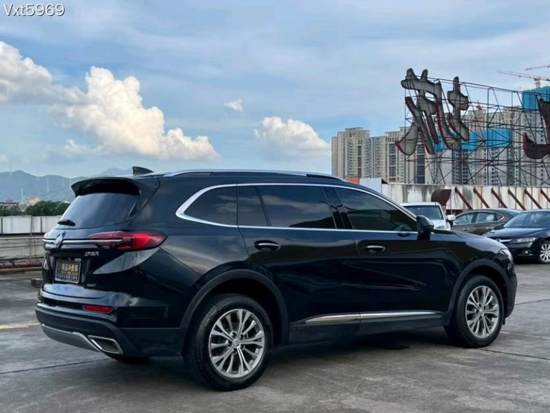 中山22年别克昂科威8