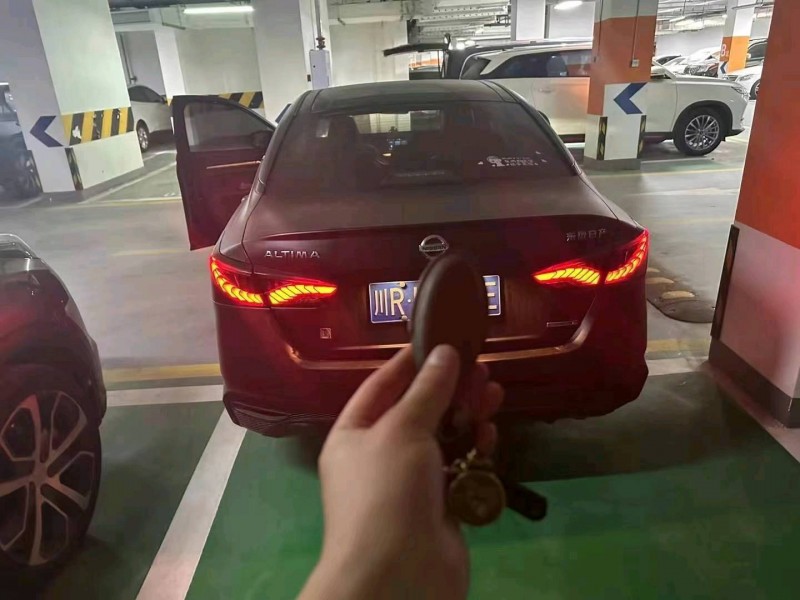 成都21年日产天籁4