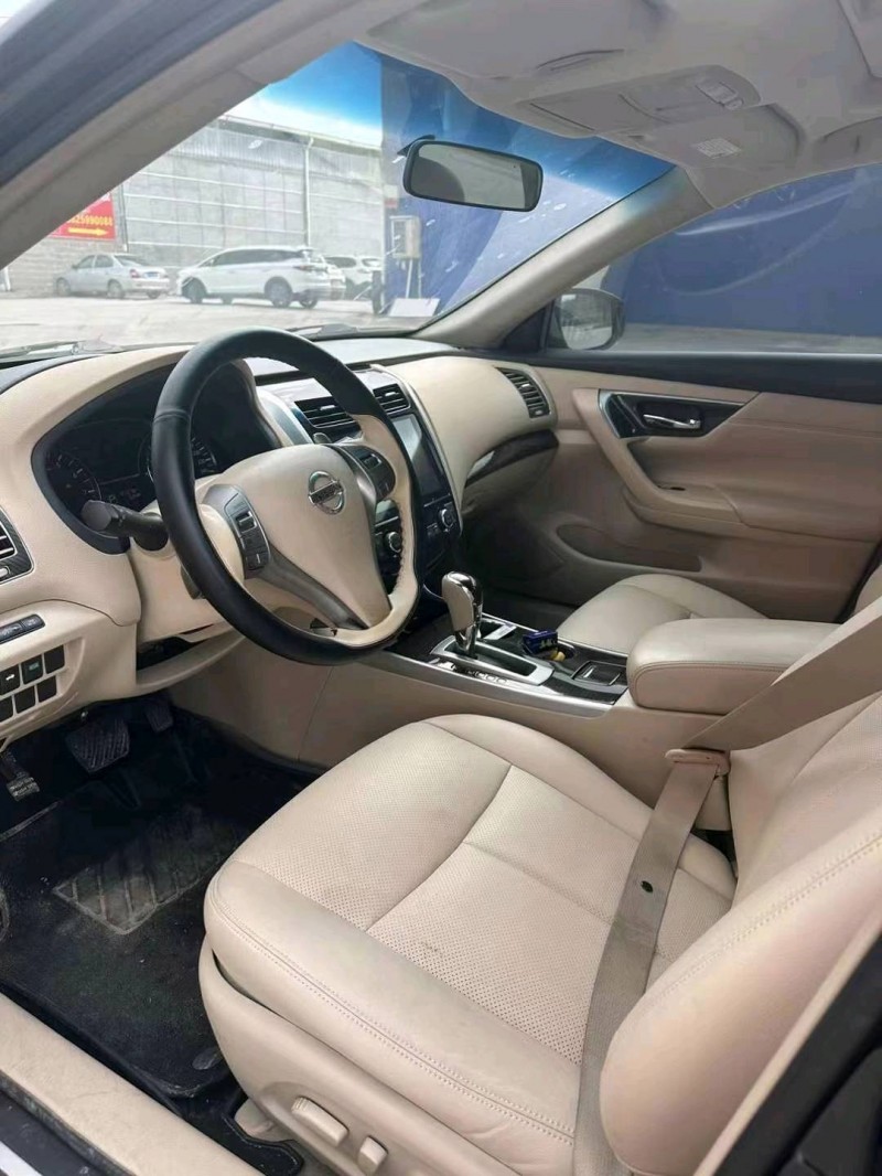 防城港13年日產天籟5