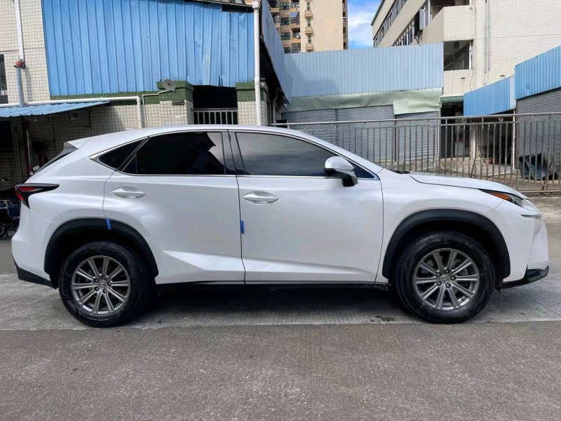 中山15年雷克萨斯NX2