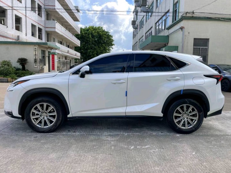 中山15年雷克萨斯NX3