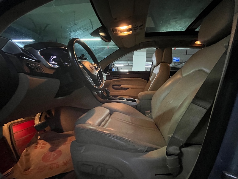 成都13年凯迪拉克SRX4